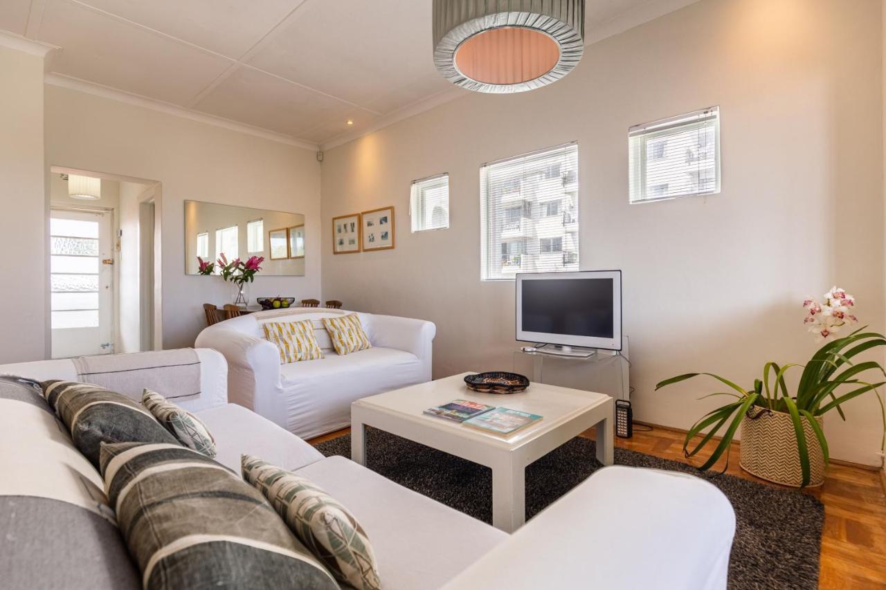 Portswood Mews - Chic White Studio Apartment Green Point Кейптаун Екстер'єр фото