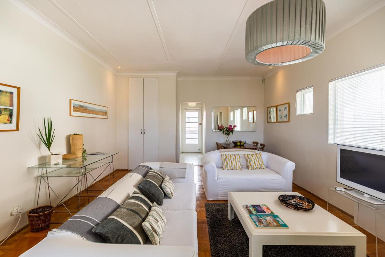 Portswood Mews - Chic White Studio Apartment Green Point Кейптаун Екстер'єр фото